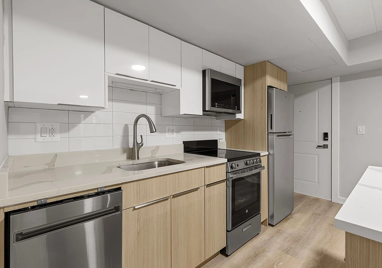 The 6007 Kenmore — Photo 2