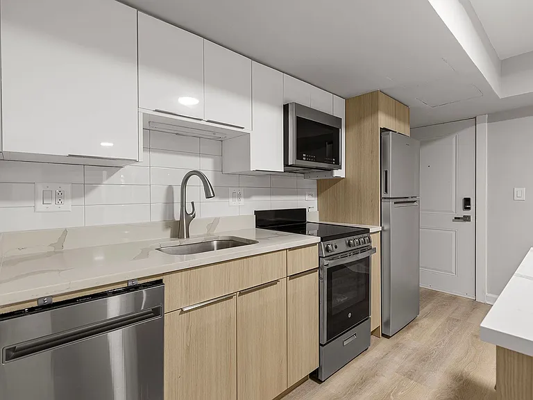 6007 N Kenmore Ave — Photo 1