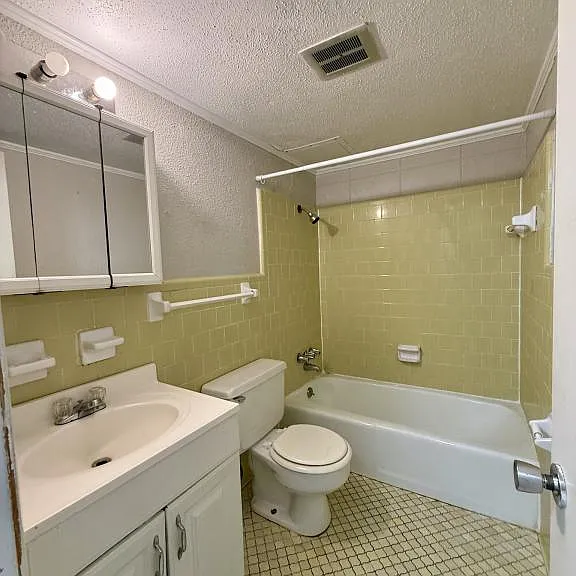 110 Gibson St #4 — Photo 9