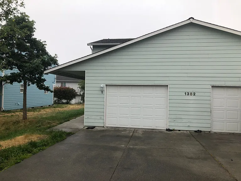 Pantoleon (1382 NW Elwha St) — Photo 1
