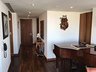 Rented by R New York