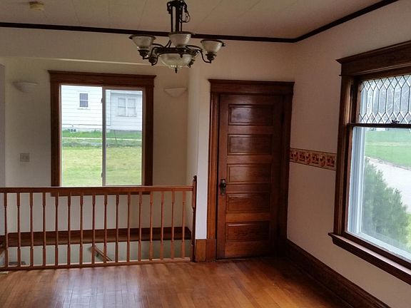 5th image of 18 Grand Ave N