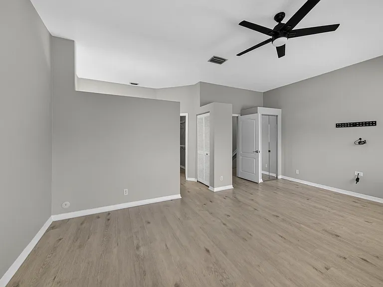 835 NE 17th Way — Photo 26