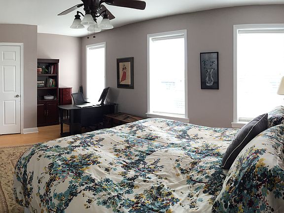 5th image of 3112 Moore St