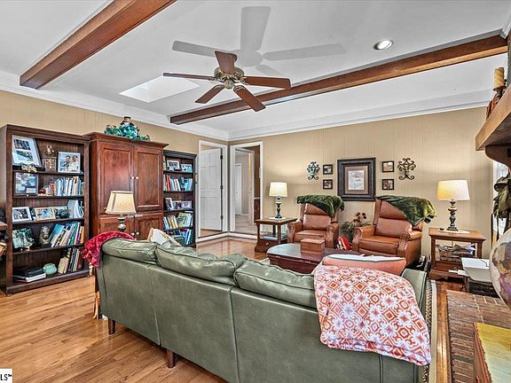 3rd image of 217 Parliament Rd