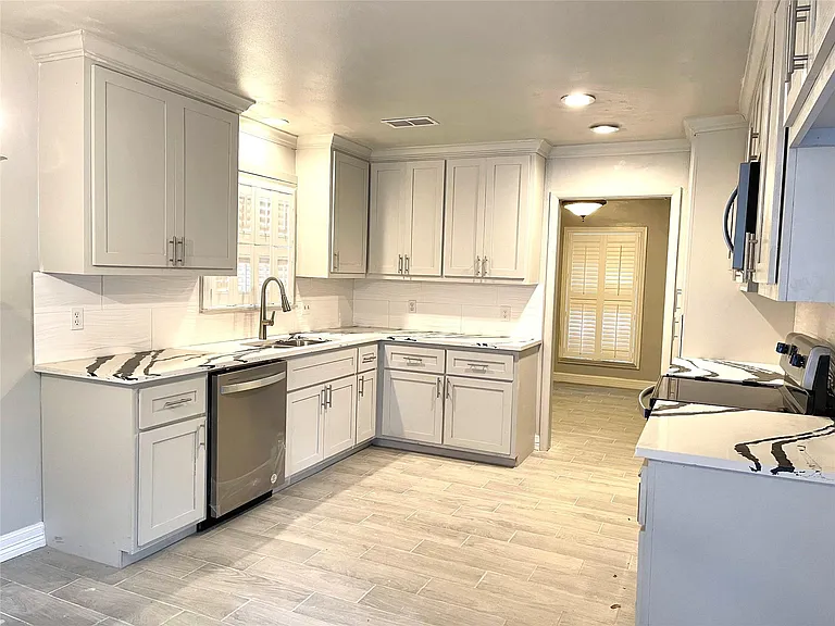 5131 Indigo St — Photo 4