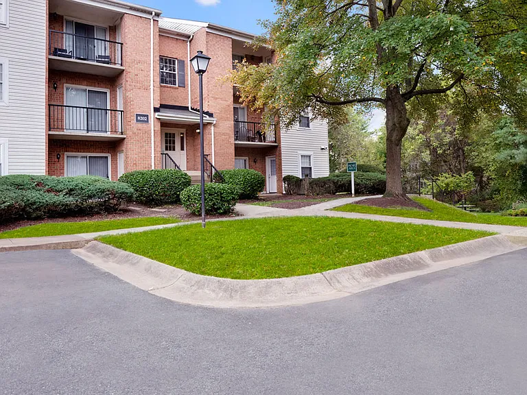 8206 Streamside Pl — Photo 15