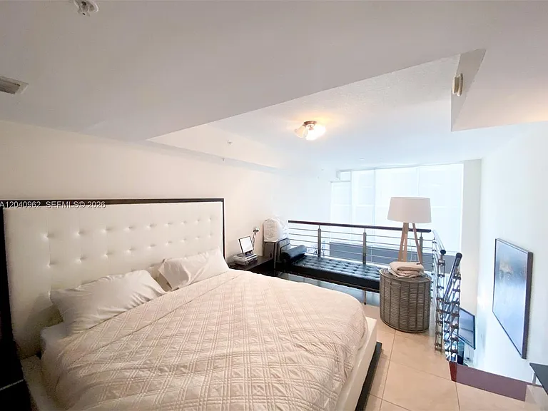 41 SE 5th St #1006 — Photo 3