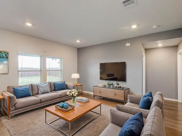 1609 Quest Bridge Rd, Lancaster, TX 75146