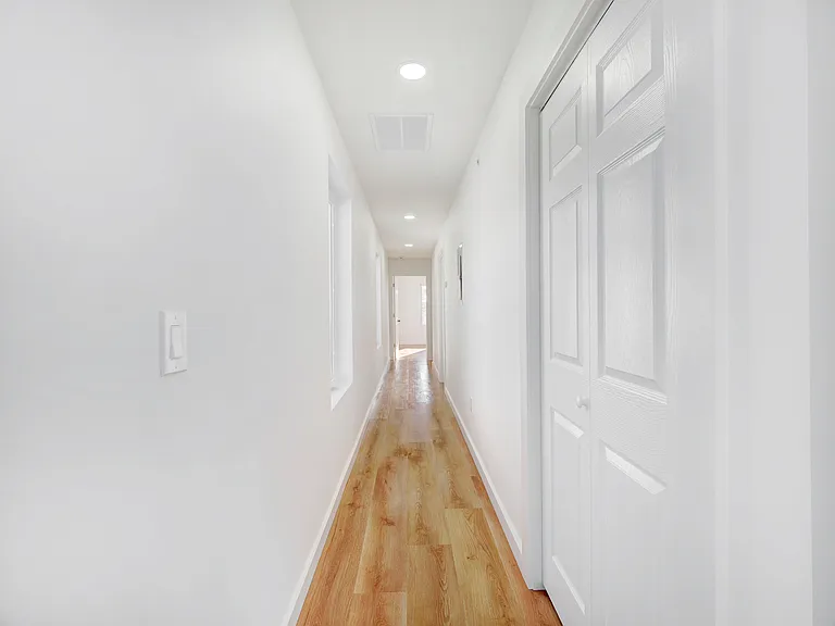 290 Leslie St #3 — Photo 4