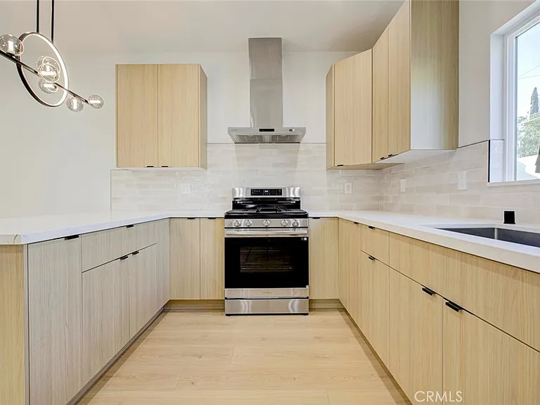 2242 N Keystone St — Photo 5
