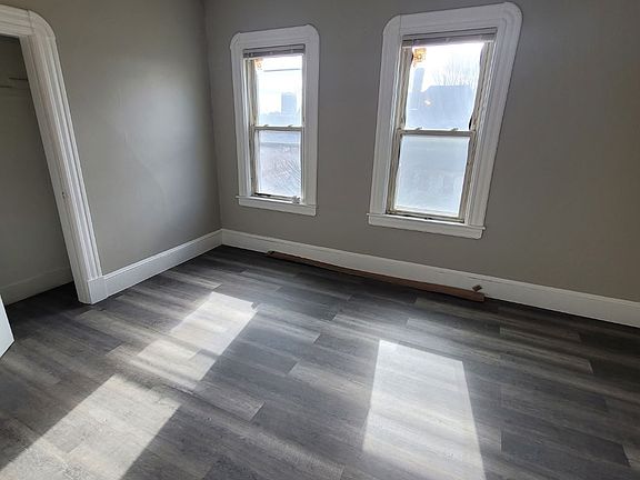 3rd image of 410 Liberty St #1L