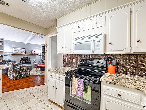 3rd image of 3110 Alta Vista Ln
