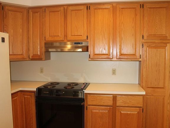 4th image of 27750 Sylvan Ave