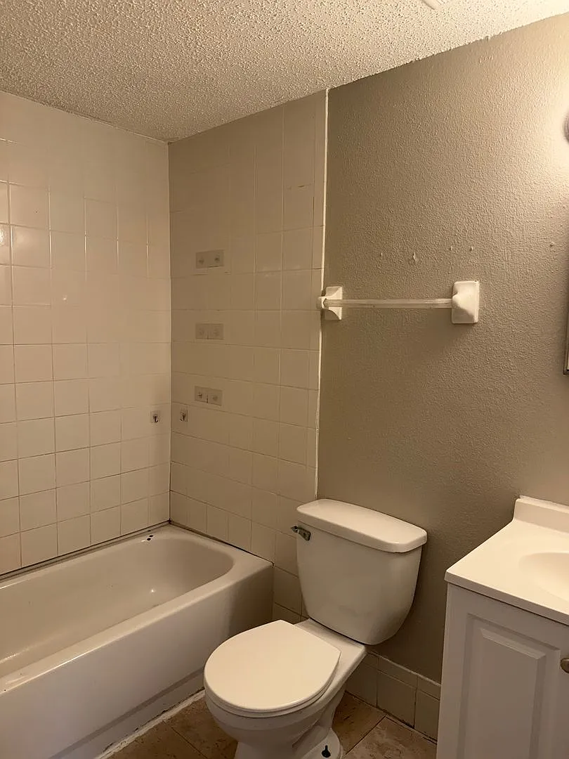 2 bed room 1 bath duplex — Photo 4