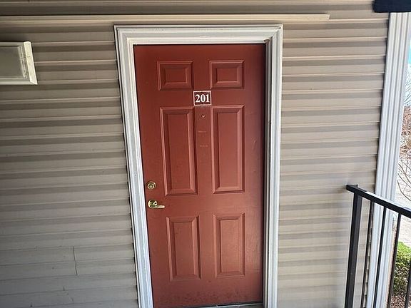 2nd image of 2501 Huntscroft Ln