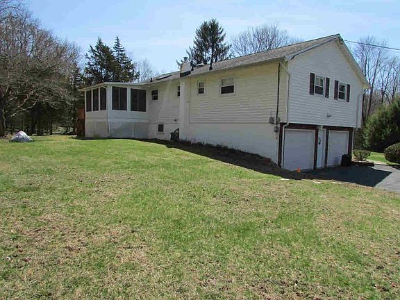 3rd image of 18 Julia Dr