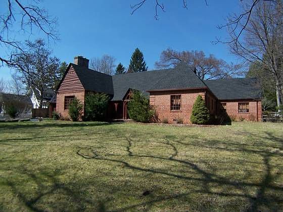 2nd image of 541 Blythe St