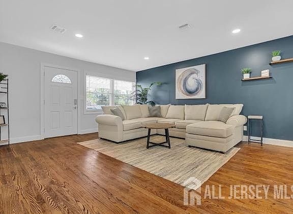 5th image of 1143-1145 Roe Ave