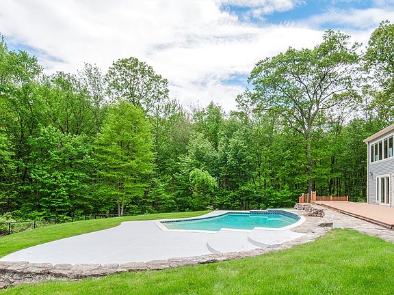 3rd image of 94 Brimstone Ln