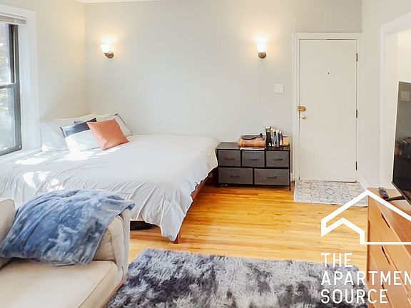 5th image of 619 W Melrose St APT D3