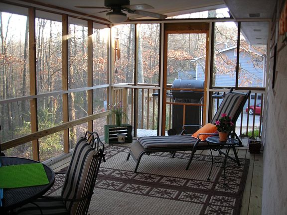 Screened Porch with grilling deck