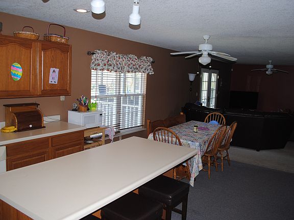 3rd image of 294 River Oaks Dr