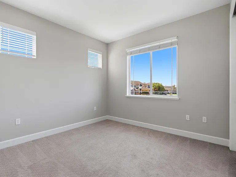 453 Diamond Peak Ln — Photo 29