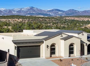 15 Confianza St, Los Alamos, NM 87544