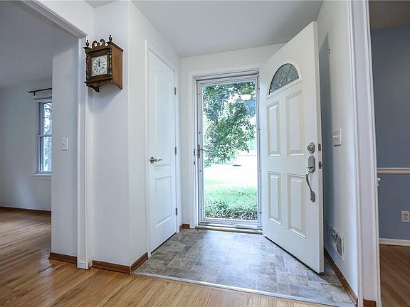 3rd image of 41 Timberline Dr
