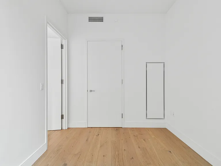 312 W 43rd St #4J — Photo 12