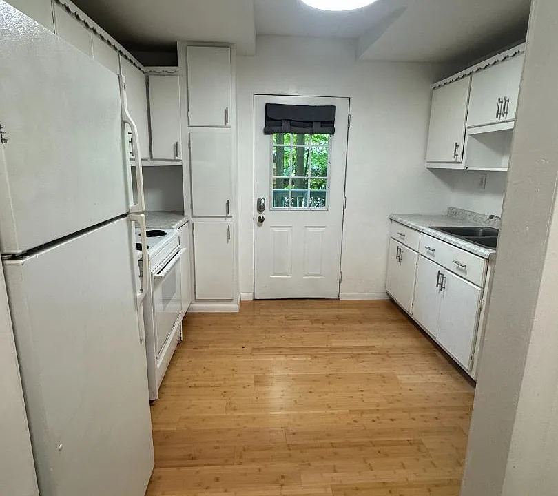 460 W Napier Ave #3