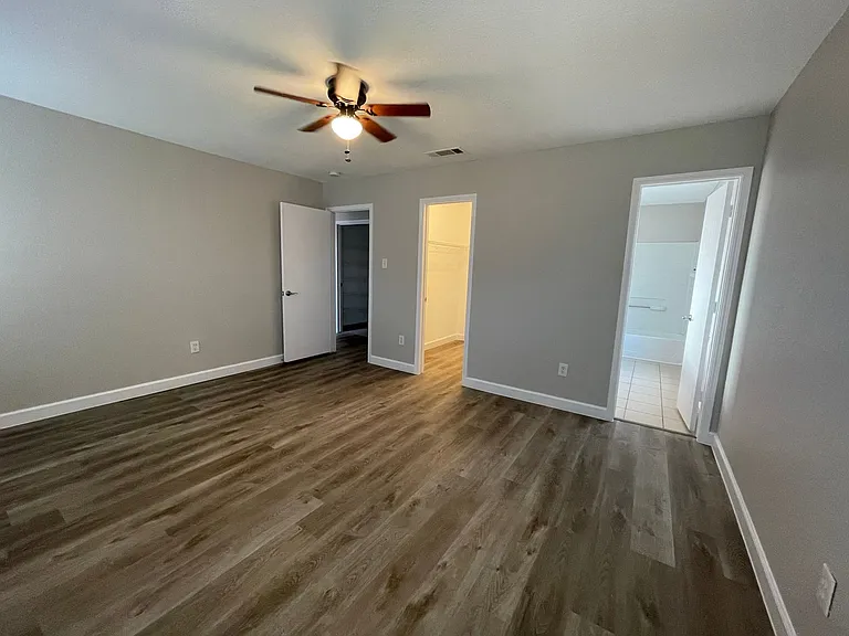 531 Cantebury Park Ln — Photo 7