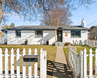 215 S 3rd St, Selah, WA, 98942