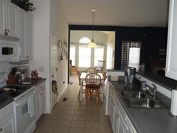 4th image of 650 Settlers Walk Blvd