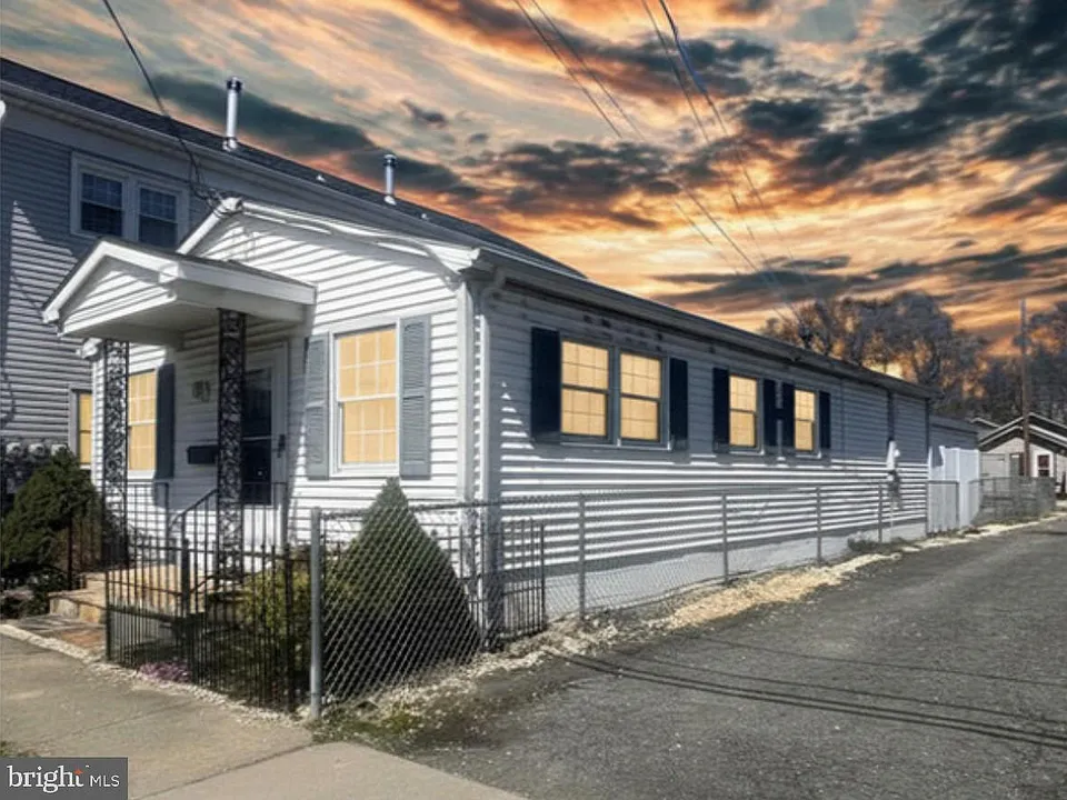 303 4th Ave