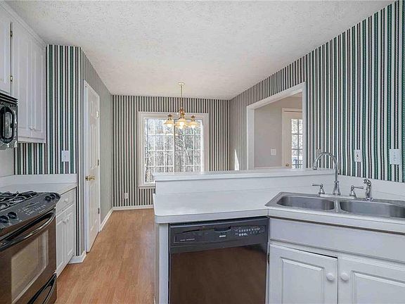 2nd image of 4020 Willowmeade Dr