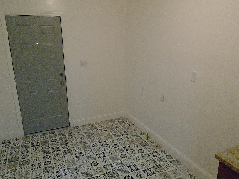 253 Custer St — Photo 13