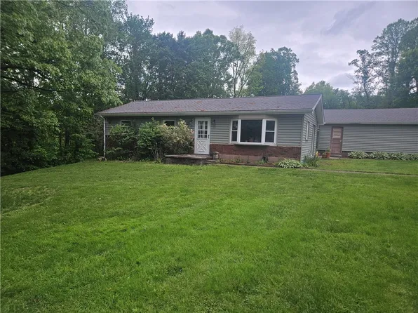 14 E Romain, West Middlesex, PA 16159