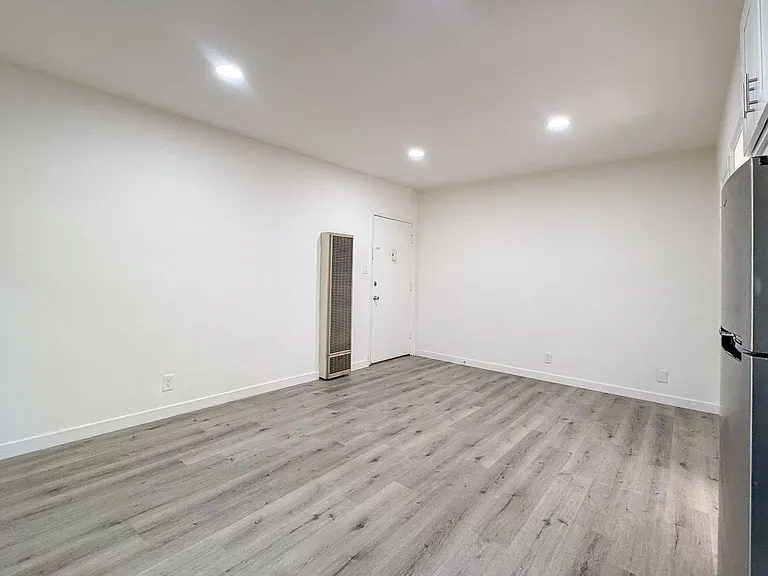 644 Westbourne Dr #8 — Photo 5
