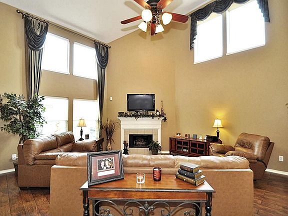 2nd image of 3822 Lake Ballinger Ln
