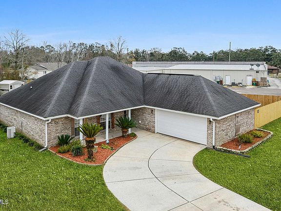 2nd image of 524 Hickory Dr