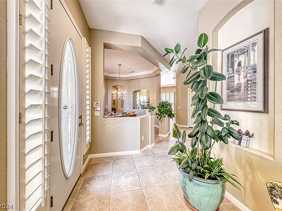 4th image of 10108 Los Padres Pl