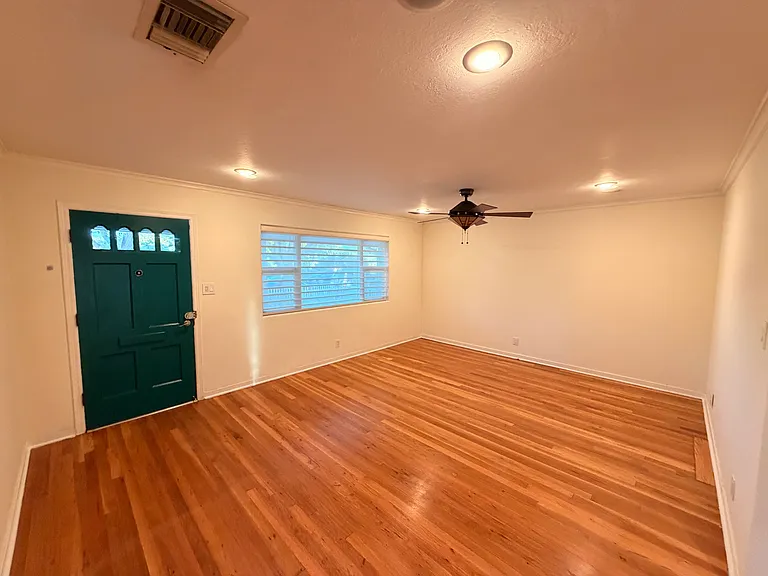 585 Morse Ave — Photo 19