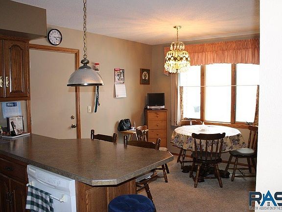 3rd image of 116 W Warren St #116