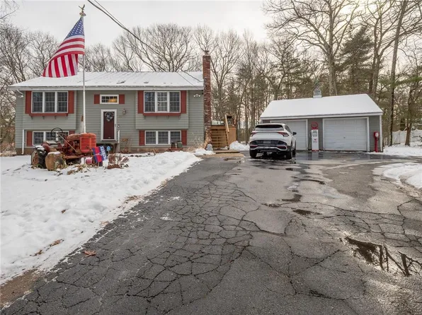 20 Whitney Ln, Burrillville, RI 02830