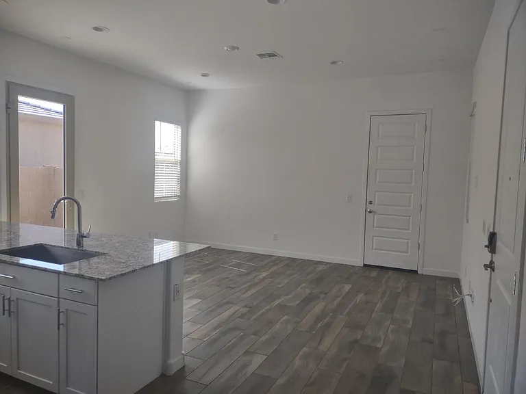 170 E Birchwood Pl — Photo 5