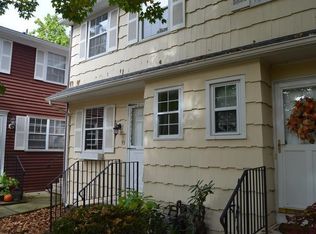 95 E Gate Ln, Hamden, CT 06514