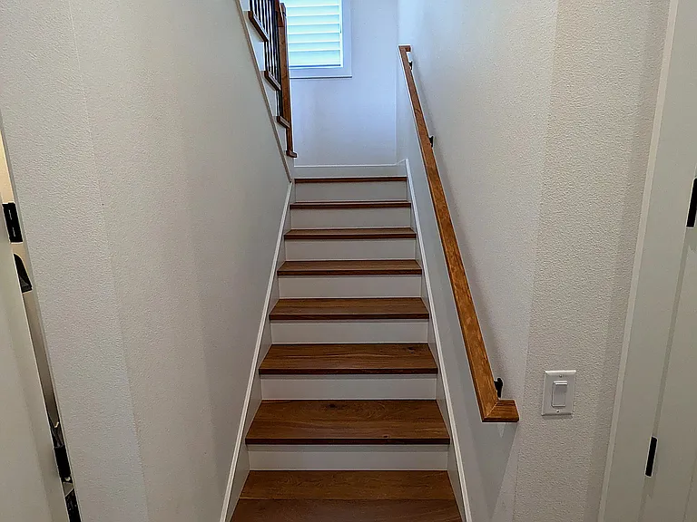 31st Ave NE — Photo 17