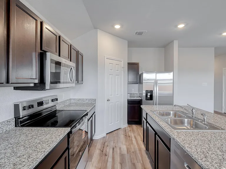 167 McNamara Ct — Photo 6